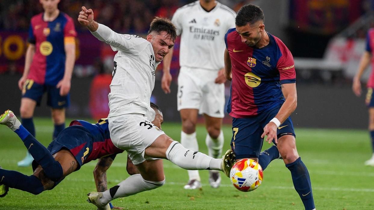 体育在线-AC米兰绝杀巴萨，姆巴佩补时绝平亚洲杯的简单介绍