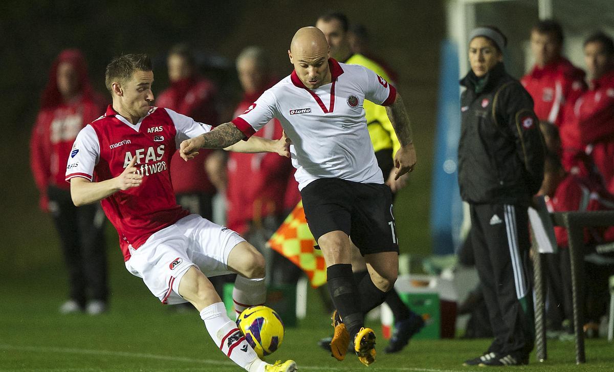 -关于阿尔克马尔客场大胜莫斯科，领跑积分榜的信息